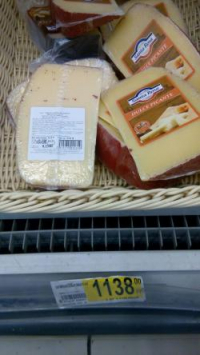 «Ашан» заподозрили в торговле санкционным сыром