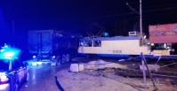 В центре Волгограда ночью грузовик врезался в трамвай