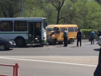 На севере Волгограда автобус столкнулся с маршруткой: есть пострадавшие