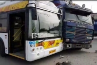 В Волгограде автобус «Питеравто» не пропустил фуру