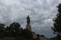 Волгоградец сломал обе пятки при прыжке с памятника Ленина