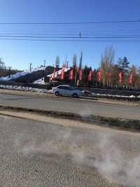 «Как не стыдно властям перед гостями нашего города»: волгоградцев возмутил неубранный снег рядом с главной выстой России