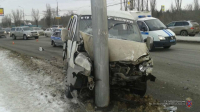 В Волгограде очередная маршрутка врезалась в столб