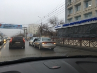 В Волгограде улицу Рабоче-Крестьянскую «парализовала» пробка 