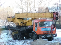 Двое волгоградцев украли со стройки автокраны на 62 миллиона рублей