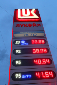 Цены на бензин продолжают расти по всей стране