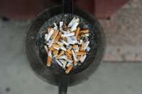 Больше половины волгоградцев начинают курить до 18 лет