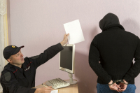 В Волгоградской области задержали пьяного дебошира, нападавшего на свою сожительницу