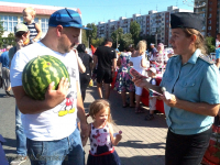 Волгоградские приставы портили камышанам настроение на арбузном фестивале