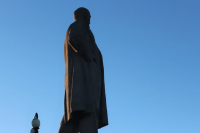 Глава Волгоградской области призвал привести в порядок памятник Ленину в Красноармейском