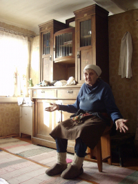 Соседки чуть не отобрали квартиру у пожилой пенсионерки 