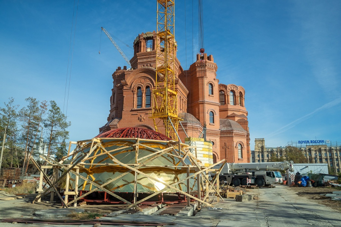 На храме Александра Невского в Волгограде появились 4 первых главных колокола
