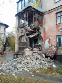 В Красноармейском районе Волгограда в жилом доме рухнуло два балкона