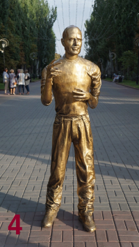 Фигура Стива Джобса прогулялась по Волгограду