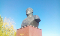 Памятник генералу Шумилову погряз в птичьем помёте из-за добрых горожан
