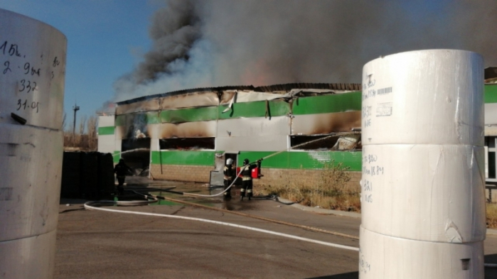 В Волгограде полностью потушили пожар на складе с туалетной бумагой