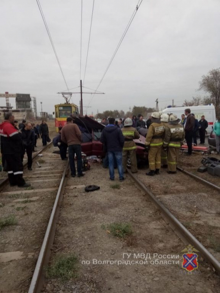 Три человека госпитализированы после утренней аварии в Волжском
