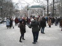 Волгоградцев зовут на зимние ретро-танцы в "Комсомольский сад"