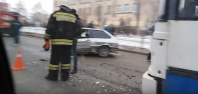 В Волгограде «ВАЗ» столкнулся с троллейбусом: пострадали двое