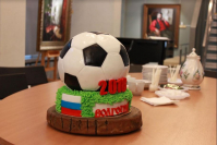 Волгоградцам в Музее Машкова презентовали футбольный торт