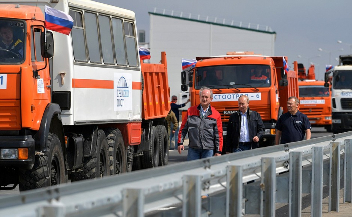 В Крыму состоялось открытие движение по автодорожной части моста