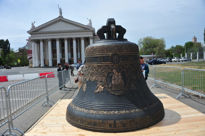 12-тонный колокол для храма Александра Невского прибыл в Волгоград