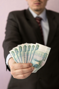 Больше 20% волгоградских работодателей платят сотрудникам меньше МРОТ