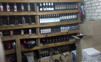 Житель Камышина собирался продавать контрафактный алкоголь