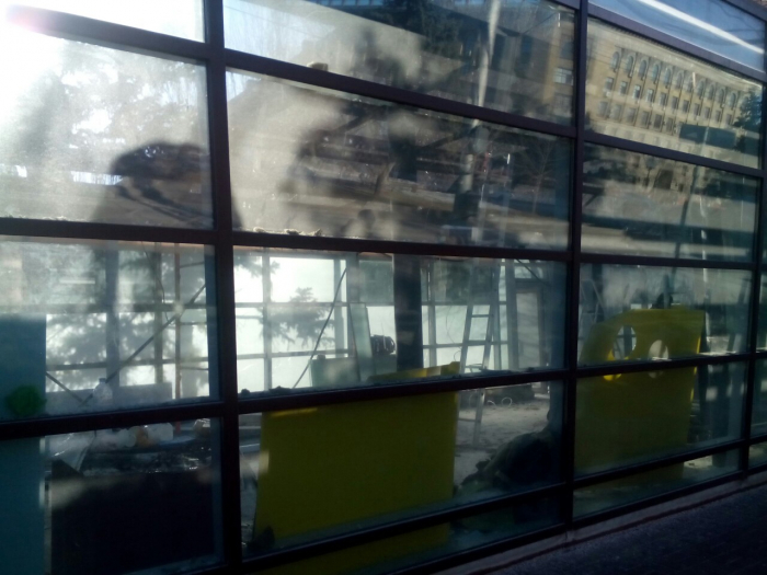С Аллеи Героев в Волгограде уходят стеклянные павильоны