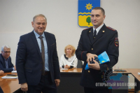 Глава Волжского Игорь Воронин наградил горожан за помощь в задержании вандалов