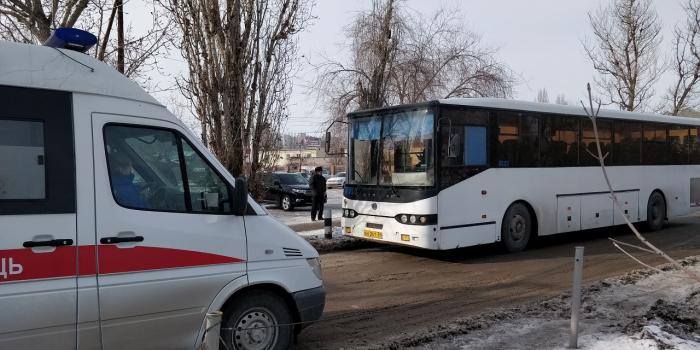 Для эвакуации больных из больницы «Каустика» прислали автобусы