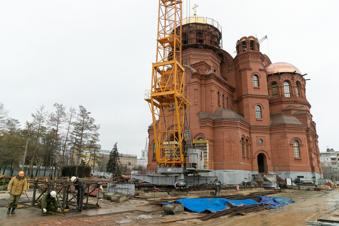 Обустроят кровлю и установят все колокола на храме Александра Невского к осени 2019