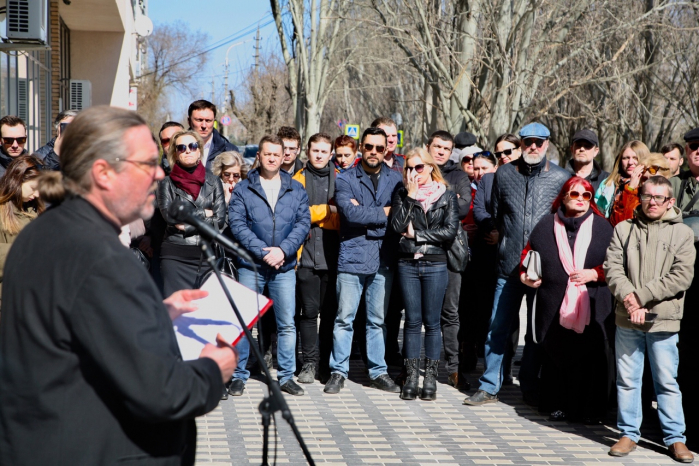 Комитет культуры и действующий худрук НЭТа не пришли на установку памятной доски Отару Джангишерашвили