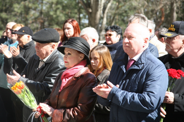 Комитет культуры и действующий худрук НЭТа не пришли на установку памятной доски Отару Джангишерашвили