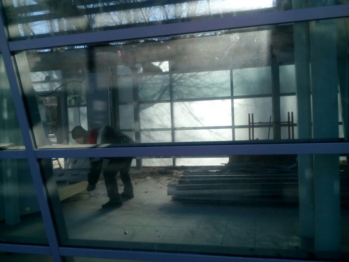 С Аллеи Героев в Волгограде уходят стеклянные павильоны