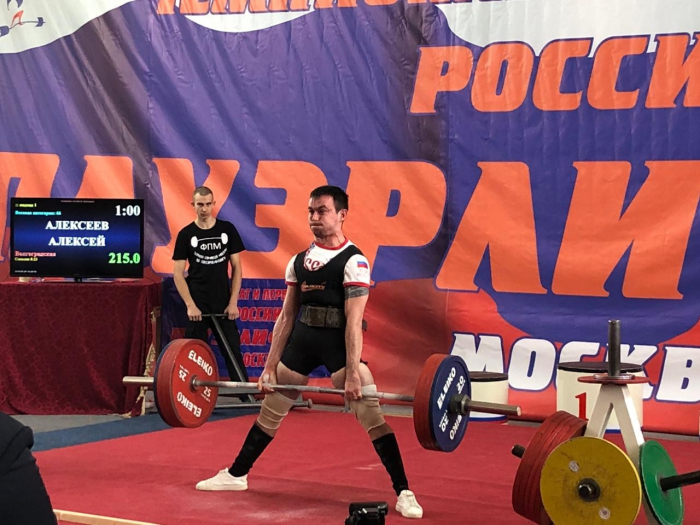 Волгоградец принимает участие в столичном чемпионате России по троеборью