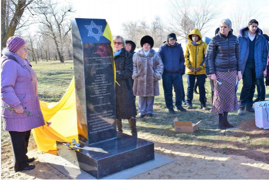 Полицейские разыскивают вандалов, осквернивших памятник жертвам "Холокоста"