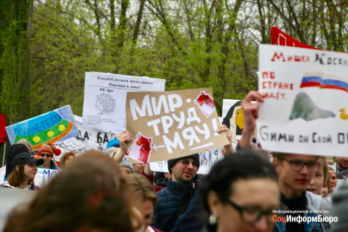 «Наш елбасы елбасее вашего»: в Волгограде прошла очередная «Монстрация»