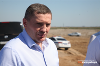 Андрей Бочаров посетил опасный пруд-накопитель в Светлоярском районе