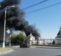 Сильный ветер мешает пожарным справиться с возгораниями в трех районах Волгограда