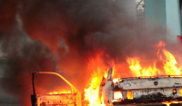 В Волгограде сожгли Mercedes