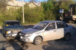 В Волгограде две автоледи не поделили дорогу