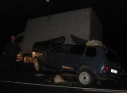 В Волгоградской области «Нива» таранила стоящий ЗИЛ: погибла женщина В Волгоградской области «Нива» таранила стоящий ЗИЛ: погибла женщина