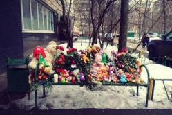 В память об убитой 4-летней девочке москвичи организовали два мемориала