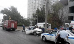 В Волгограде иномарка врезалась в столб, погиб пассажир