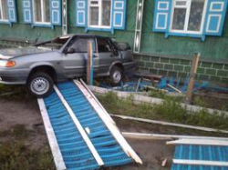 Под Волгоградом пьяный хуторянин врезался на машине в столб: погиб пассажир