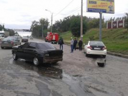 В Волгограде водитель «Шевроле Нива» устроил аварию с двумя автомобилями