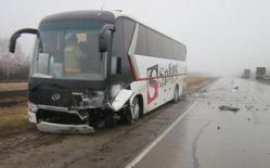 В Волгоградской обрасти «Приора» влетела в пассажирский автобус: двое погибших