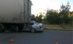 В Волгограде 16-летняя врезалась в фуру: пострадал 3-летний малыш В Волгограде 16-летняя врезалась в фуру: пострадал 3-летний малыш