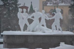 Фонтан «Танцующие дети» в Волгограде забыли укрыть на зиму